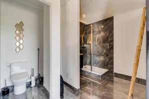 LHorizon - Suite romantique avec jacuzzi, sauna, piscine & vidéo projecteur