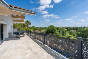 Appartements L-Horizon - Suite romantique avec jacuzzi, sauna, piscine & video projecteur : photos des chambres