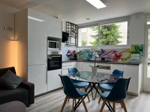 Stay & Smile Croissy, 2 parkings