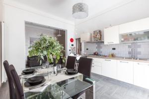 QHouse by BarbarHouse