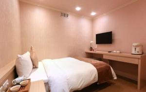 Phòng Standard giường đôi (Standard Double Room)