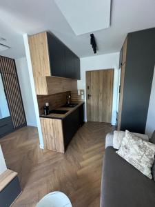 Nowa Apartmenty - parking lotniskowy