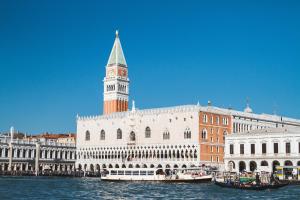 Appia Rooms with Free Parking & Direct Bus to Venice