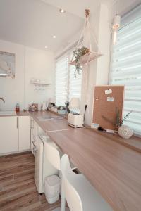 Love hotels La Whiteroom de l-Artois : Appartement 1 Chambre avec Terrasse