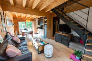 Charming Cocoon pool and jacuzzi