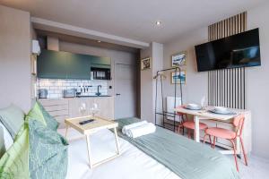 Stylish 1BR Studio with Luxury Finishes