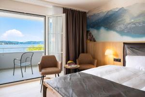 Double Room with Balcony and Lake View room in Hotel Winkelried am See