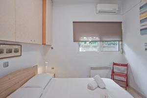 The Little House at Moschato 1BR, WiFi, AC