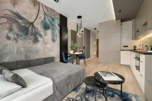 Design studio with a Balcony in the City Centre by Noclegi Renters