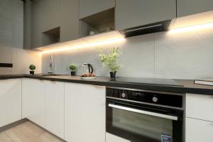 Design studio with a Balcony in the City Centre by Noclegi Renters