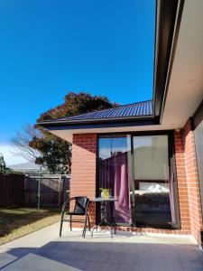 Cosy Sunny Bedroom Close to Airport