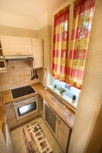 Bright Parkside Studio with AC & Free Parking