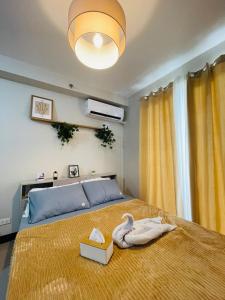 J&J Mactan Stays with Netflix, Pool & Paid Parking