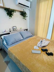 J&J Mactan Stays with Netflix, Pool & Paid Parking