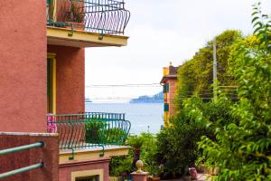 JOIVY Bright 2-Bedroom Flat with Terrace near the Beach