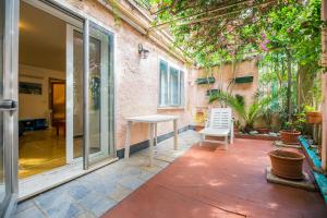 JOIVY Bright 2-Bedroom Flat with Terrace near the Beach