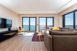 Bosphorus View - 2-Bedroom Apartment with Elevator & Air Conditioning