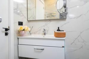 Bosphorus View - 2-Bedroom Apartment with Elevator & Air Conditioning