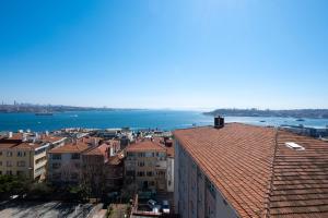 Bosphorus View - 2-Bedroom Apartment with Elevator & Air Conditioning
