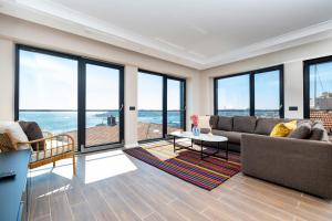 Bosphorus View - 2-Bedroom Apartment with Elevator & Air Conditioning