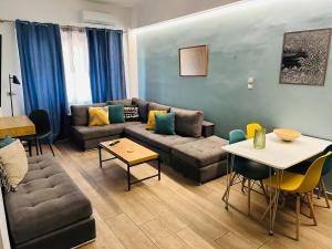 Royal Blue Grand Suite No 1