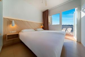 Premium One Bedroom Apartment with Balcony, Pool View room in Hotel Altamadores