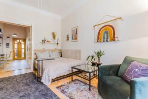 The Golden Corner w AC&balcony by NW