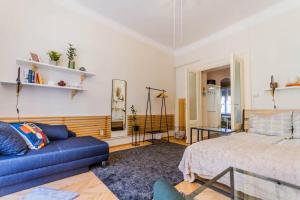 The Golden Corner w AC&balcony by NW