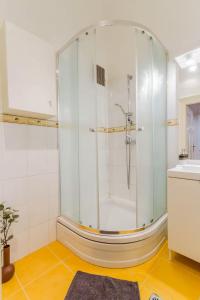 The Golden Corner w AC&balcony by NW