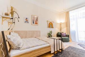 The Golden Corner w AC&balcony by NW