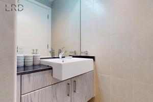 Elegant and Modern 1BR Apartment