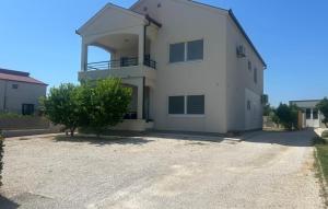 Apartman Family Covic 2 by Villas Guide