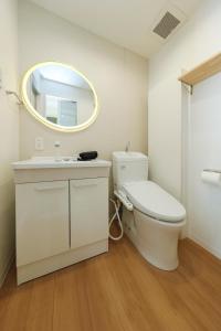 Shimoshinmei Apartment 301 by Tranova