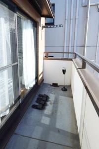 Shimoshinmei Apartment 301 by Tranova