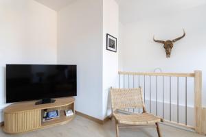 Maisons de vacances Gite au calme avec lits queen size proche Clermont a Chanat La Mouteyre : Maison 3 Chambres