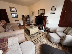 Elegant 4-Bed Pet-Friendly Retreat in Snowdonia