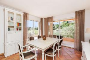 Villa familiale à louer avec piscine vue mer – 4 chambres, Mandelieu proche Cannes