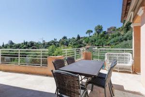 Villa familiale à louer avec piscine vue mer – 4 chambres, Mandelieu proche Cannes