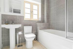 House Launton Village - close to Tythe Barn, Blenheim Palace & Bicester Shopping