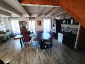 Reve azur plage en duplex coeur de village