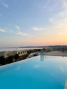 Piscine Rooftop Résidence Neuve