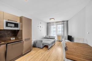 New cozy apartment, Free Parking!