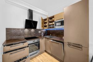 New cozy apartment, Free Parking!