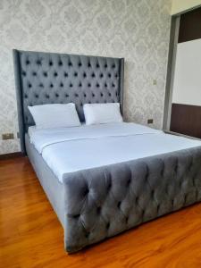 furnished three bedroom apartment with swimming pool, private parking space ,children playground and unbeatable scenic city views in kilimani