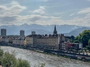 Appartements Le Petit Perriere - HyperCentre - Quai de Grenoble : photos des chambres