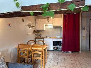Appartements Le Petit Perriere - HyperCentre - Quai de Grenoble : photos des chambres