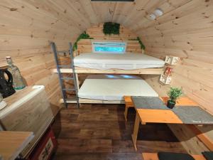 Hobbit Hütte am Bach ohne Bettwäsche