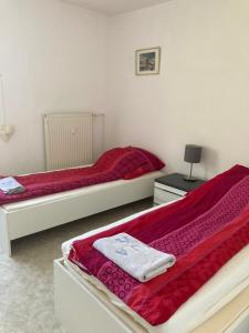 Self check in Apartment 42 m Schlafzimmer eigenes Badezimmer mit Badewanne Kochecke mit Esszimmer im Einfamilienhaus eigenes Badezimmer keine Ferienwohnung