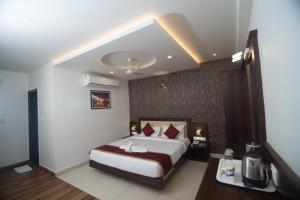 Rajathadri Palace Hotel Lake Breeze Suites