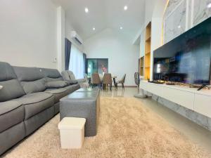 Thann Villa by EThan Aonang